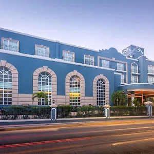 4* Hotel Mercedes Curio Collection By Hilton